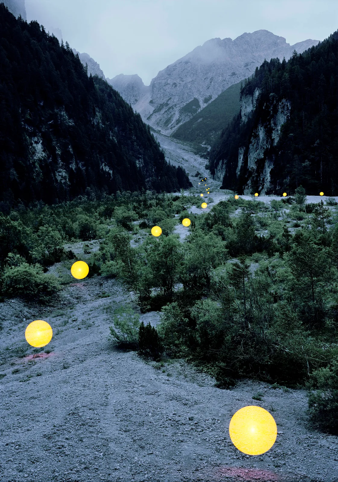 Daan Zuijderwijk — Yellow Dots #1